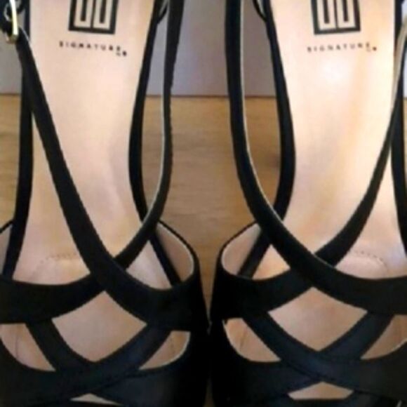 𝅺SIGNATURE shoes sz 8 - Picture 2 of 5